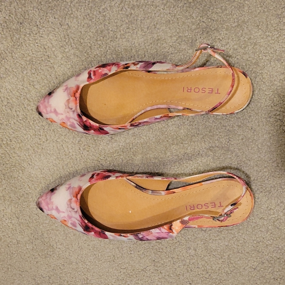 Tesoro floral pointed flats, size 7 womens